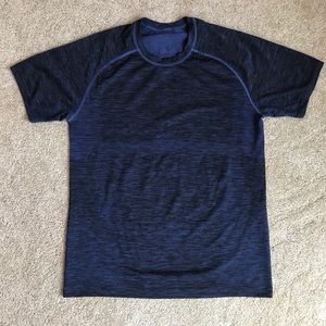 EUC Men’s Lululemon shirt sleeve shirt!
